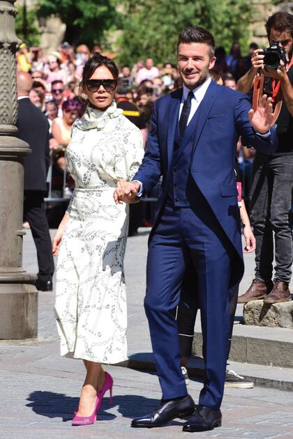 Victoria Beckham rompió el protocolo establecido por los novios (que vetaron para las invitadas los colores blanco, rosa, rojo, naranja y verde) con un vestido blanco de su marca. El mismo que llevó Meghan Markle antes de dar a luz en marzo pasado.