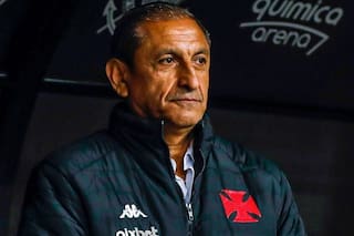 El entrenador regresa a dirigir en Brasil y esta vez a un gigante que está amenazado por el descenso