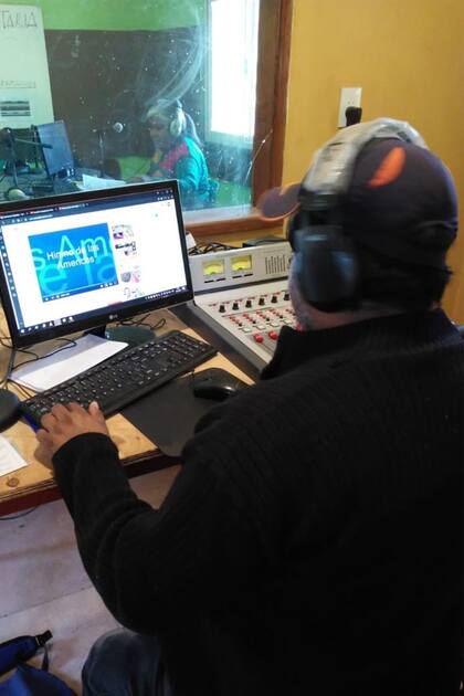 Ramón, el operador, en plena tarea