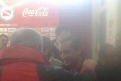 Ramón fue con su hijo y ayudante de campo, Emiliano, al estadio de Argentinos