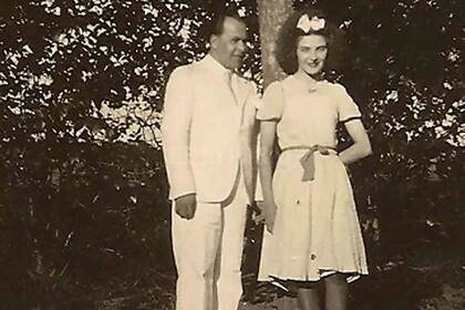 Ramón sixto Rios y Mercedes Strickler Khalov