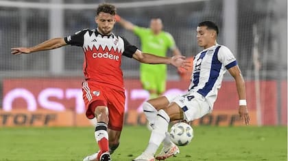 Ramón Sosa, durante un enfrentamiento con River; por decisión propia, no jugará la serie de octavos de la Copa Libertadores