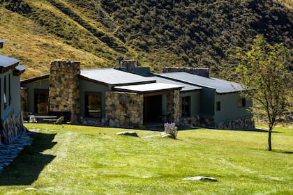 Rancho 'e Cuero se levanta en plena Cordillera de los Andes.