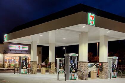 Randy y Tanya escanearon sus boletos en una tienda de conveniencia y gasolinera en Galion (7-Eleven)