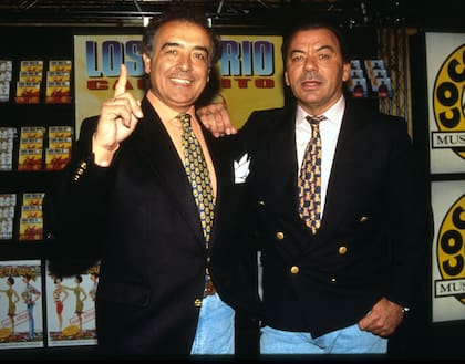 Raphael Ruiz y Antonio Romero, en 1996, cuando su tema "Macarena" era un gran suceso