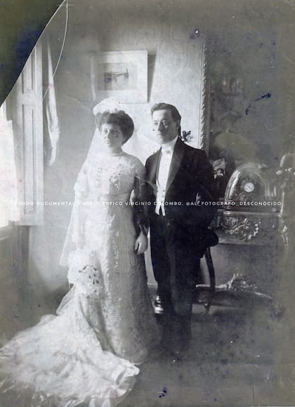 Raquel Giovanola y Virginio Colombo el día de su boda, el 31 de octubre de 1908.