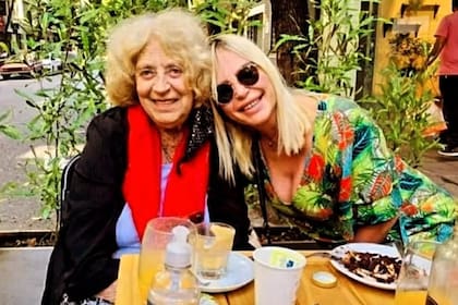 Raquel Mancini junto a su madre, en una de las fotos que compartió en sus redes