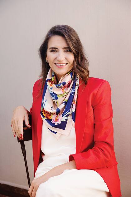 Raquel Rodrigo. Productora de espectáculos y propietaria del restaurante El Tropezón Blazer de lino (Giesso), remera, pantalón ancho y pañuelo (Las Pepas)