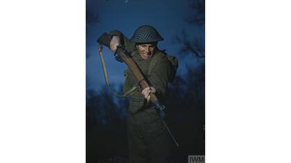 El soldado Alfred Campin del 6 Batalln, infantera ligera de Durham durante el entrenamiento en Gran Bretaa, marzo de 1944.