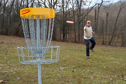 Rareza de una disciplina rara: el disc golf tuvo su primera competencia oficial antes de ser reconocido como deporte.