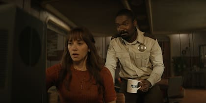 Rashida Jones y David Oyelowo, en Silo