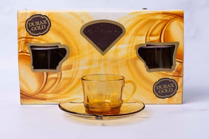 Rastronautas muchas veces tiene entre su oferta juegos vintage a estrenar, como estas tazas Durax Gold.