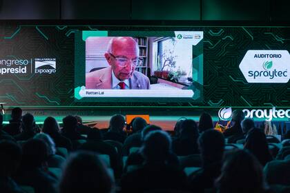 Rattan Lal mientras daba su discurso