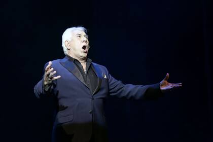 Raúl Lavié abrirá el concierto en el Teatro Colón con Balada para un loco