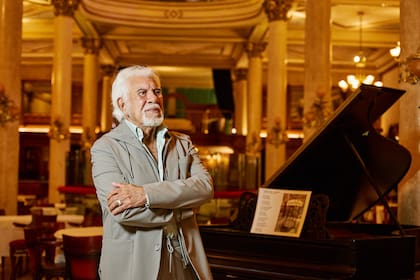 Raúl Alberto Peralta, más conocido como Raúl Lavié, toda una postal del tango