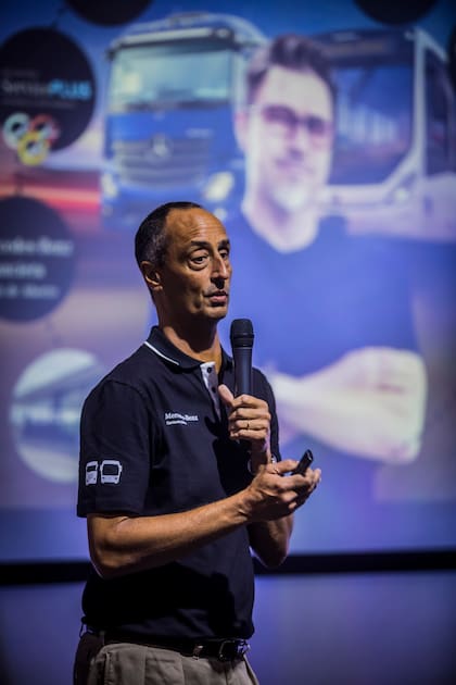 Raúl Barcesat, CEO de Mercedes-Benz Camiones y Buses.