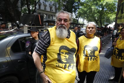 Raul Castells encabeza la marcha de MIJD al Ministerio de Trabajo