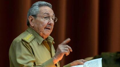 Raúl Castro prohíbe usar el nombre de Fidel para calles, parques y monumentos