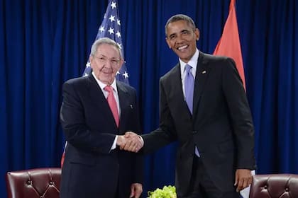 Raúl Castro y Barack Obama, en uno de sus encuentros en 2015 en la sede de Naciones Unidas en Nueva York