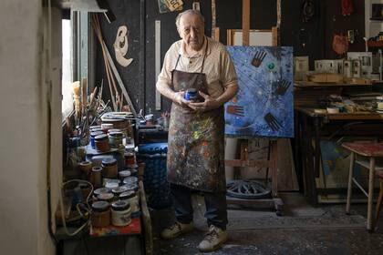 Raúl Conti en su casa-taller