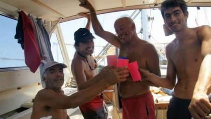 Los viajeros antes de emprender el viaje con el Maratonga