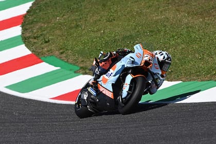 Raúl Fernández ganó la sprint en Mugello, donde hoy se efectuará la carrera principal del Gran Premio de Italia de MotoGP.