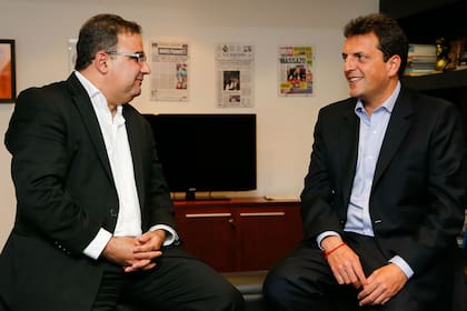 El gobernador de Catamarca, Raúl Jalil, junto al ministro de Economía, Sergio Massa