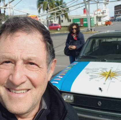 Raúl Tomás Boetsch en el puerto de Montevideo antes de despachar el Torino ya ploteado rumbo a Hamburgo. (Foto: RTB)