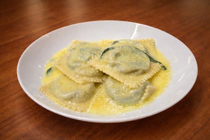 Ravioles de ricota y espinaca a la manteca de salvia