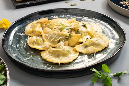 Ravioles rellenos con Gorgonzola, nueces, salvia, y la variedad de pera Kaiser. Impresionantes.