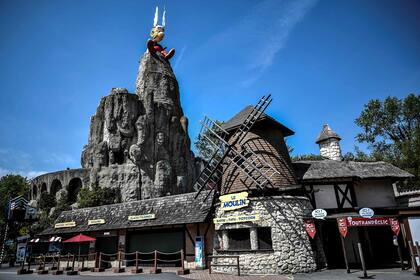 Parc Asterix se encuentra ubicado a 35 km al norte de París, su ubicación es estratégica ya que es de fácil acceso en auto y en transporte público
