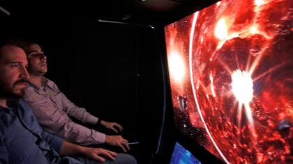 Hay las pantallas interactivas y simuladores