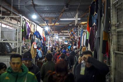 Reabrió la feria Urkupiña, aunque la mitad de los locales permanecieron cerrados