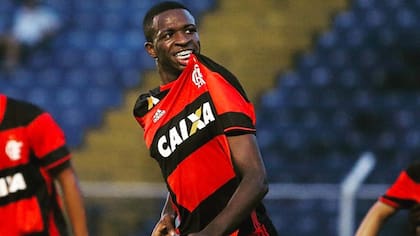 Real Madrid compró a Vinicius Jr., cuando tenía 16 años en 2019, a cambio de 45 millones de euros (poco más de USD 50 millones)
