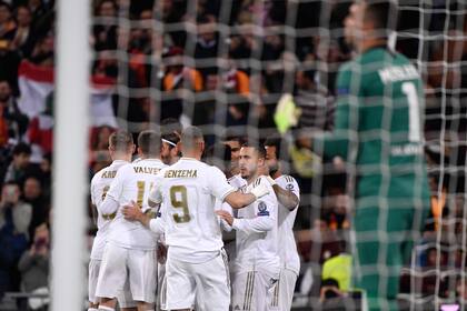 Real Madrid goleó y se acercó a los octavos de final de la Champions.