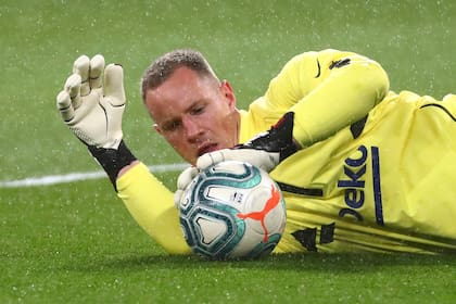 Real Madrid v Barcelona - Santiago Bernabéu, Madrid, España - 1 de marzo de 2020 Marc-Andre ter Stegen de Barcelona durante el calentamiento antes del partido REUTERS / Sergio Perez