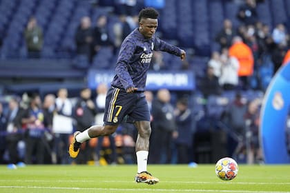 Real Madrid's Vinicius Junior warms up prior to the Champions League quarterfinal second leg soccer match between Manchester City and Real Madrid at the Etihad Stadium in Manchester, England, Wednesday, April 17, 2024. (AP Photo/Dave Shopland)