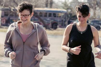 Realizar caminata en grupo puede ayudar a ser una motivación (Foto Pexels)