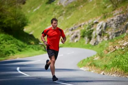 Realizar ejercicio físico en terrenos lisos y duros, es considerado uno de los factores del desgaste articular