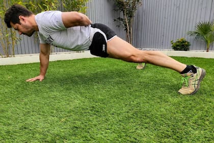 Realizar ejercicios de fuerza, mientras se trabaja, son buenos para romper con el sedentarismo