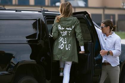 Realmente no me importa, ¿y a ti?, el mensaje de Melania Trump durante su visIta a un centro de detención de inmigrantes