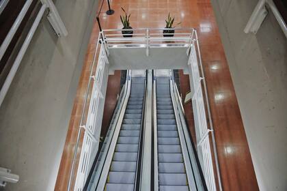 Instalaron nuevas escaleras mecánicas en la estación 