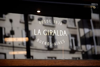 Reapertura del bar La Giralda