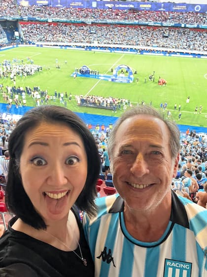 Rebeca Hwang y Guillermo Francella