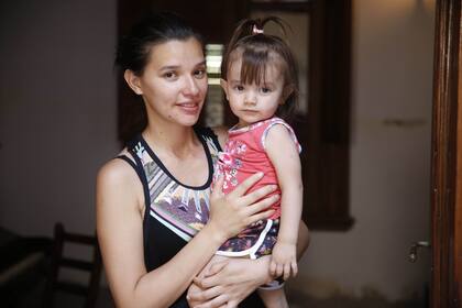 Rebeca Montania (27) intentó inscribir a su hija Amelia en la sala de 2, pero quedó en lista de espera