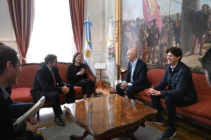 Rebecca Bill Chávez, presidenta y CEO del Inter-American Dialogue, junto a Rodríguez Larreta, Fernando Straface y Martín Lousteau