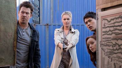 Rebecca Romijn, en The Librarians