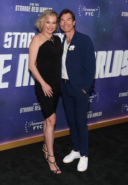 Rebecca Romijn y Jerry O'Connell fueron parte del evento de lanzamiento de la segunda temporada de Star Trek: Strange New Worlds que se realizó en Beverly Hills. La famosa pareja se mostró muy enamorada luego de que a principios de año ella rompiera el silencio en relación a las duras declaraciones en su contra de su ex, John Stamos