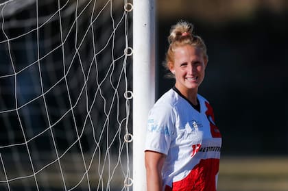 Rebecca Schuster, hija del alemán Bernd Schuster, juega fútbol en River Plate de La Falda, Córdoba