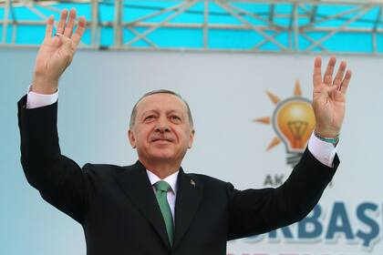 Recep Tayyip Erdogan habló con sus seguidores en medio de la caída de la lira